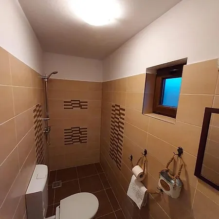 Boglarka Vendeghaz Morareni